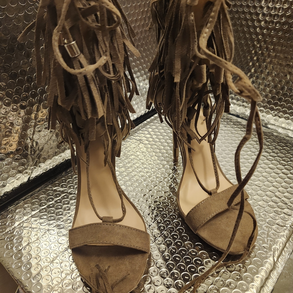 Wild Diva Tan Suede Leather Fringe Heels. 4.5 inch heel. Sexy And Beautiful